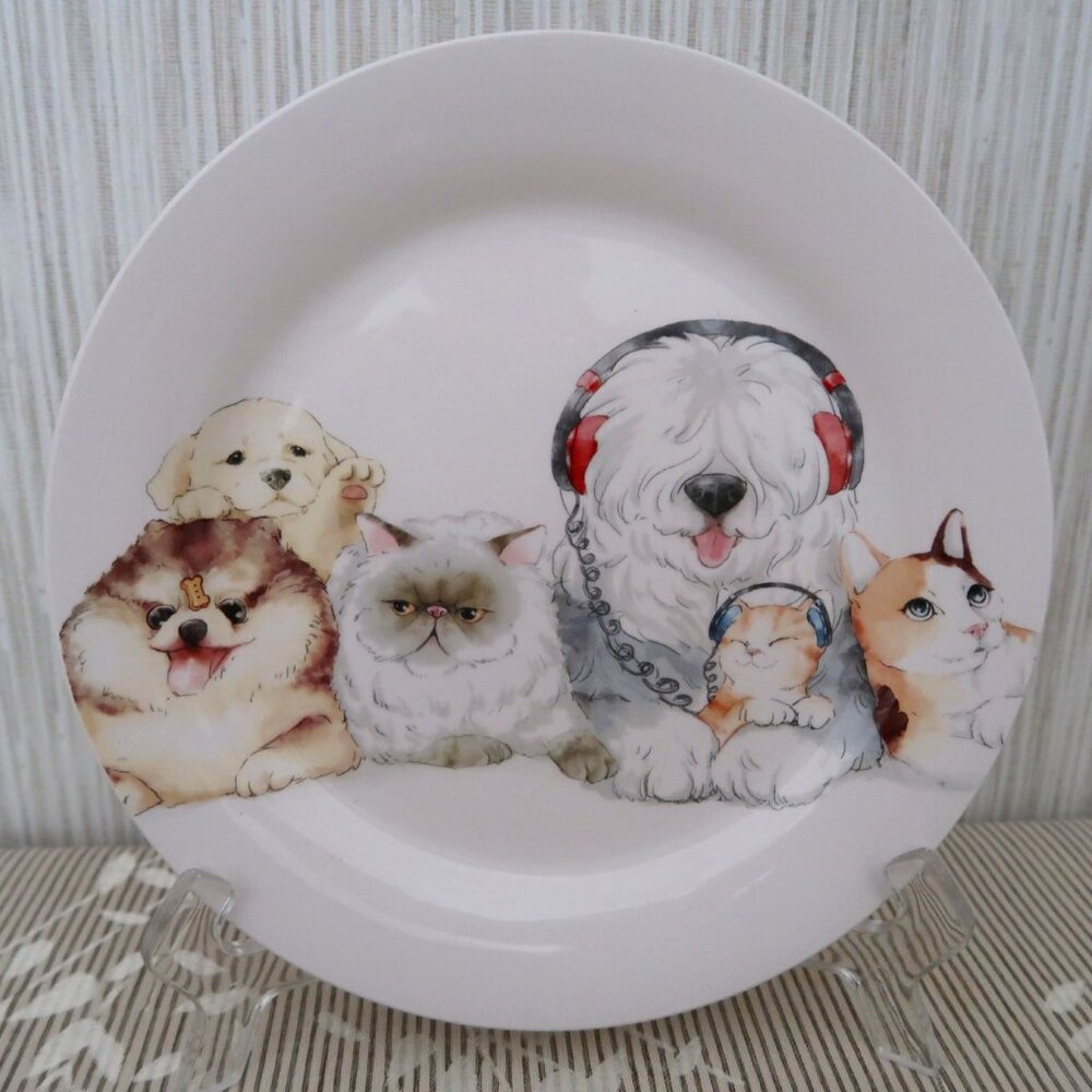 EUC Vtg Pier 1 Imports 8.75" Plate w/Cats & Dogs Wearing Head Phones